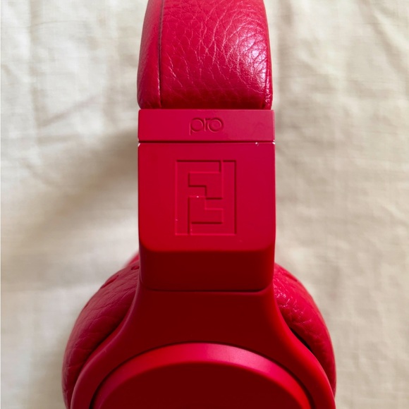 SOLD: FENDI x Beats by Dr.Dre headphones limited edition - red Beats Pro - Picture 2 of 3